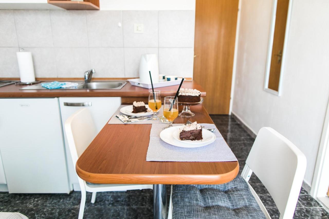 Apartmani Sanja Vodice Eksteriør bilde