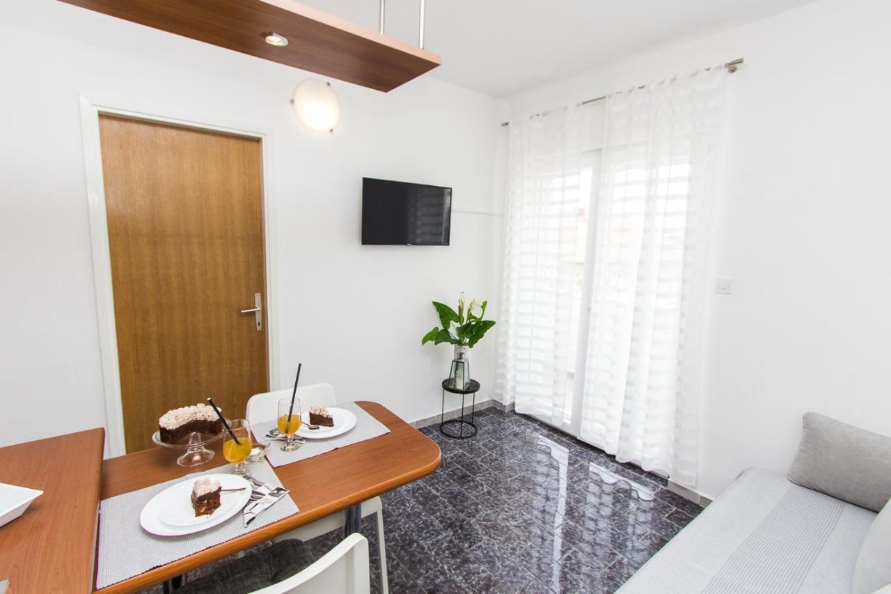 Apartmani Sanja Vodice Eksteriør bilde