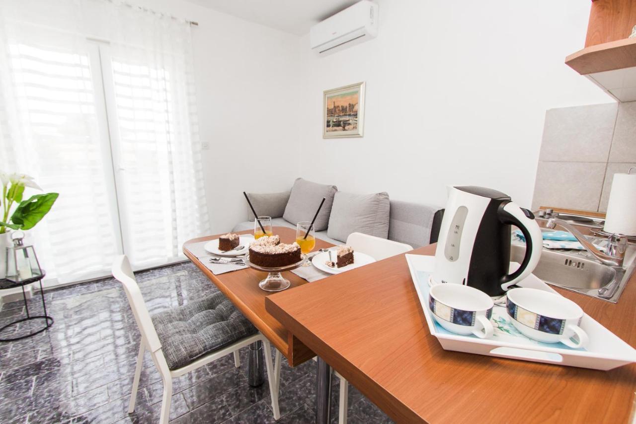 Apartmani Sanja Vodice Eksteriør bilde